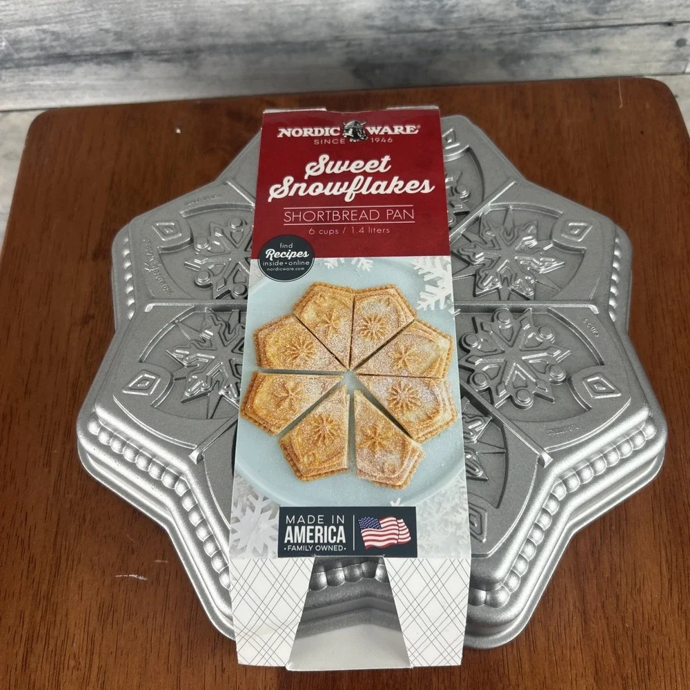 New Nordic Ware Sweet Snowflakes Shortbread 6 Cup Aluminium Baking Pan Mold
